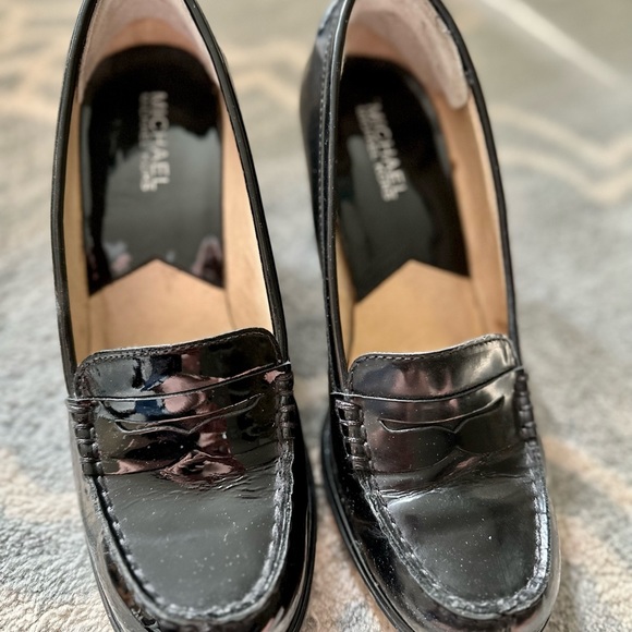 MICHAEL Michael Kors Bayville Loafer - Picture 6 of 8